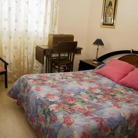 Casa De 6 En Abejar, Con Jardin Cerrado