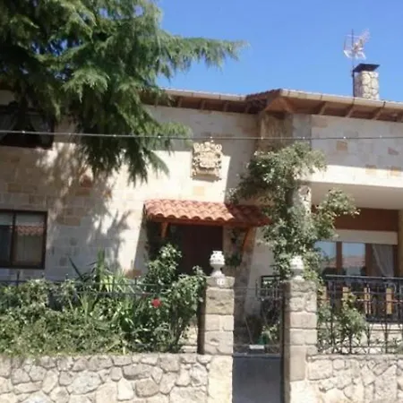 Casa De 6 En Abejar, Con Jardin Cerrado Cubilla